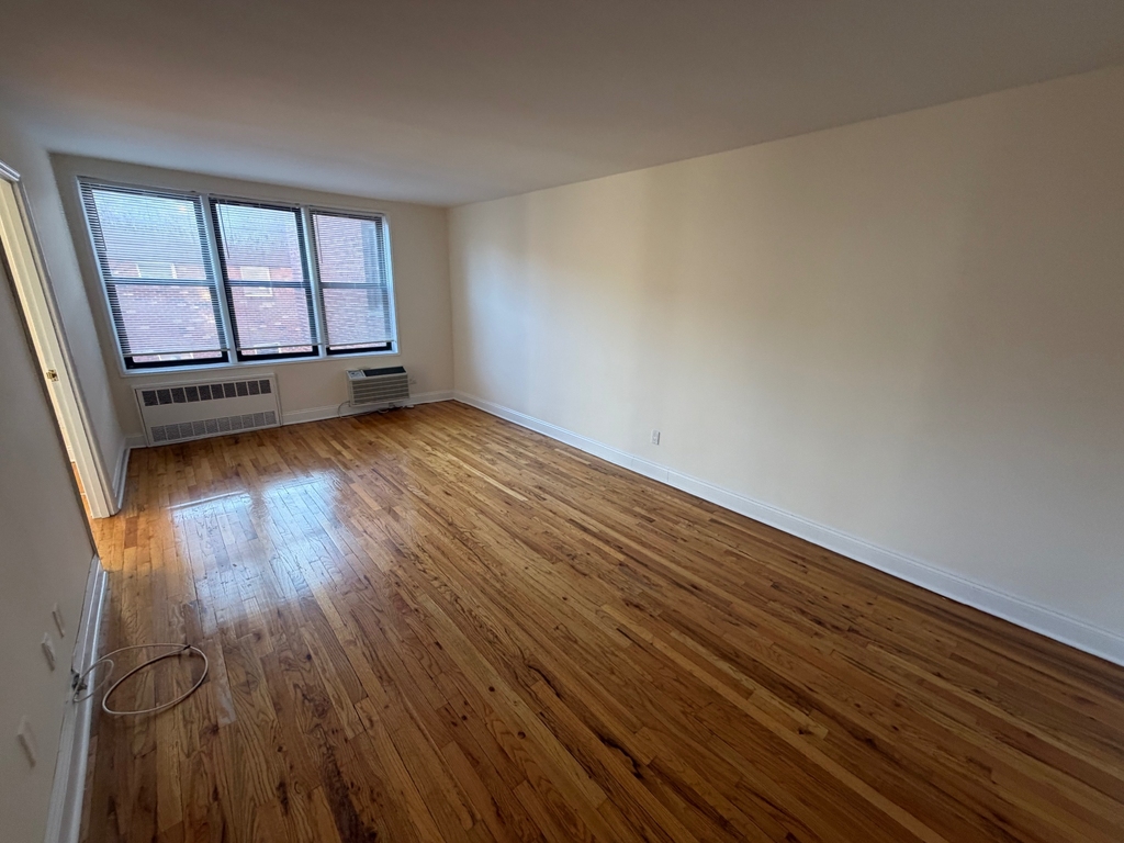 86-15 Ava Place - Photo 9