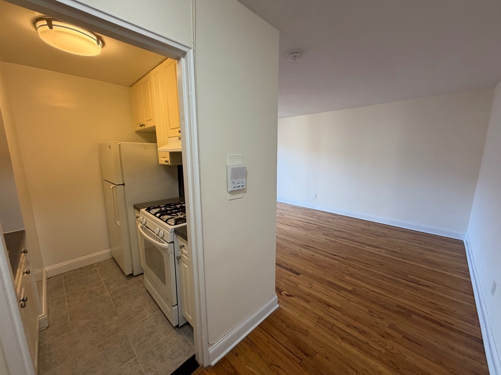 86-15 Ava Place - Photo 6