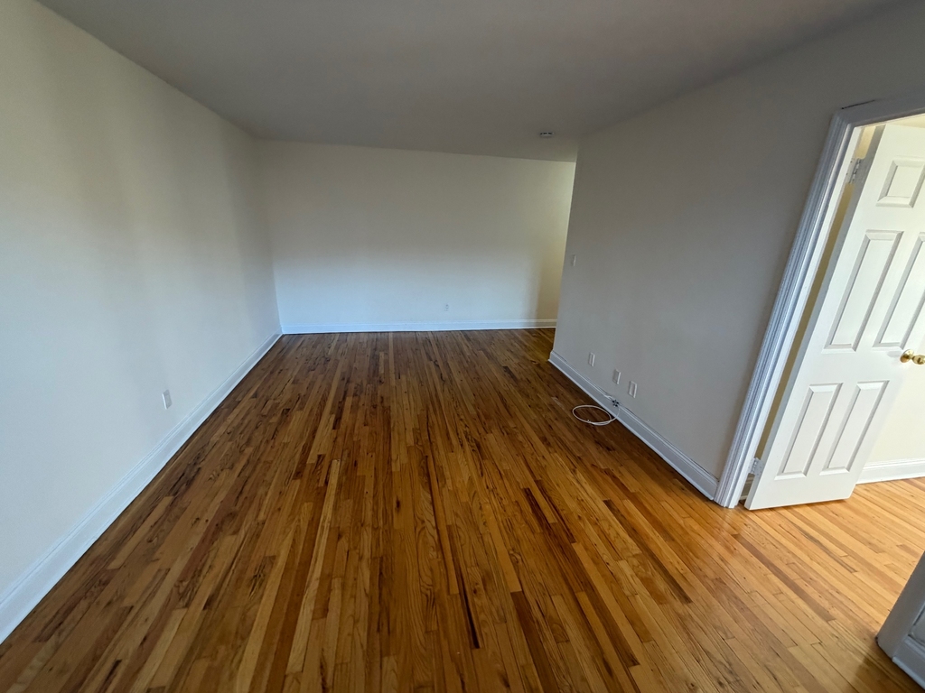 86-15 Ava Place - Photo 13