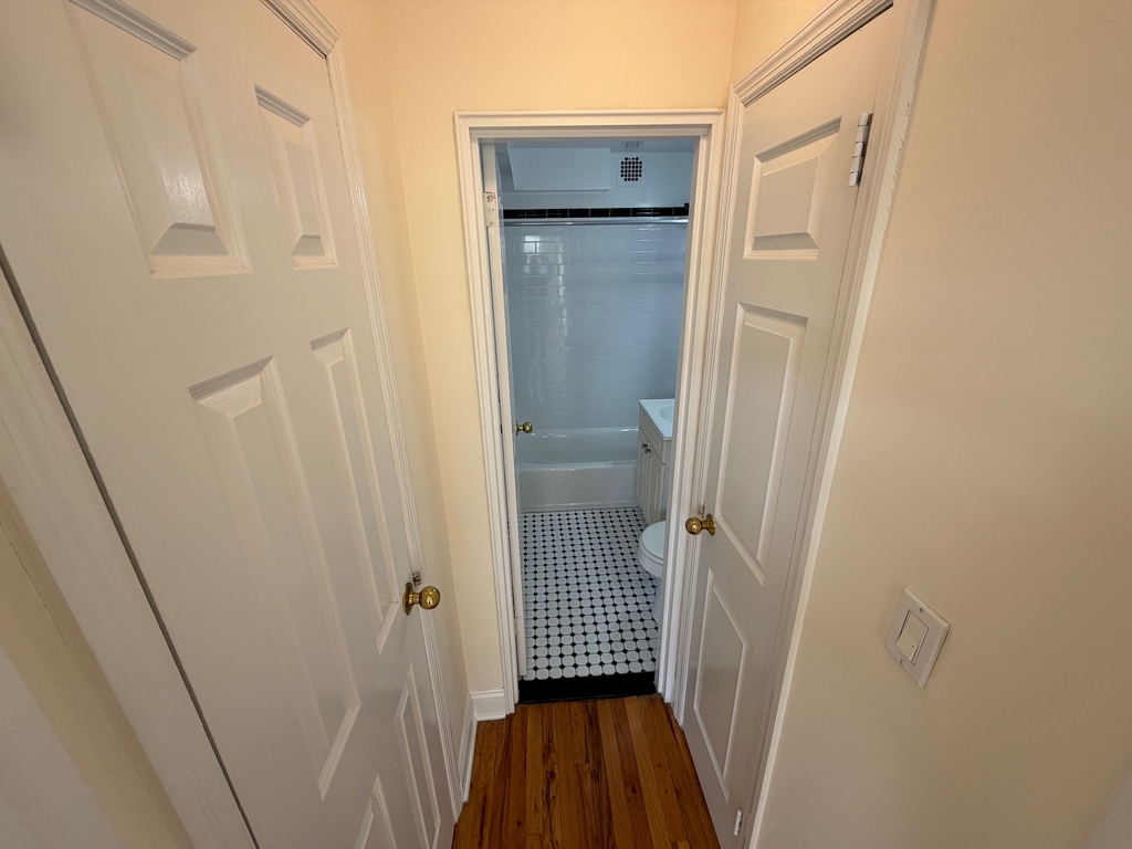 86-15 Ava Place - Photo 17