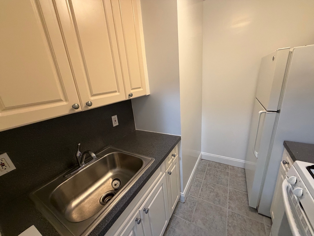 86-15 Ava Place - Photo 3