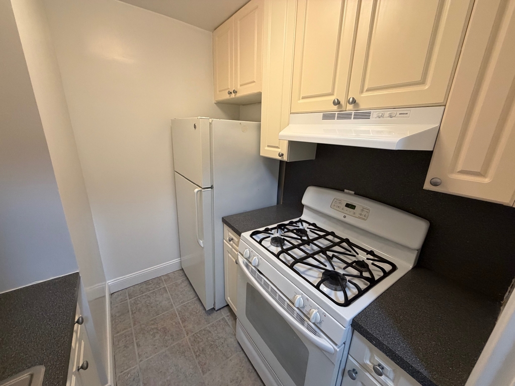 86-15 Ava Place - Photo 4