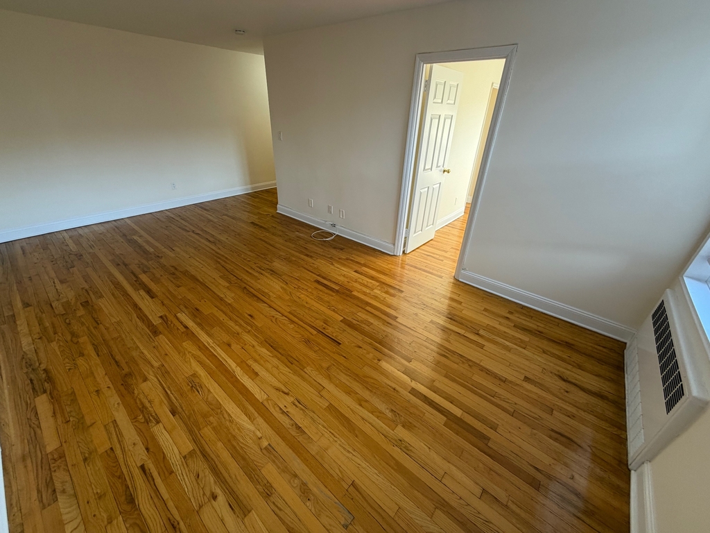86-15 Ava Place - Photo 12