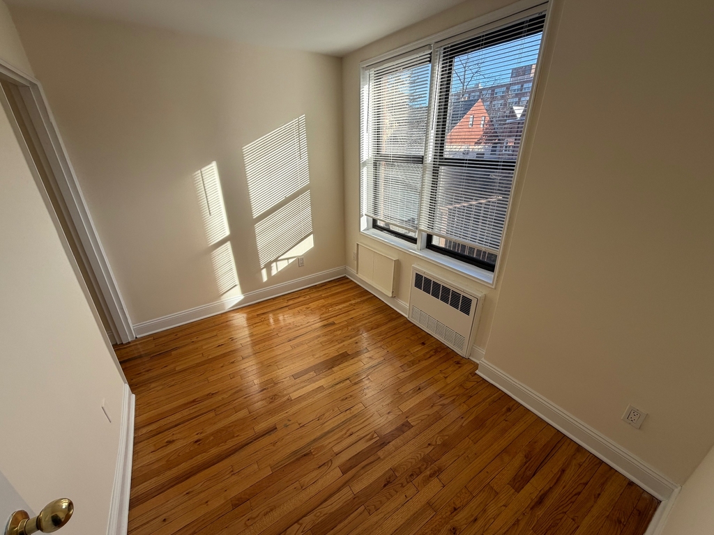 86-15 Ava Place - Photo 14