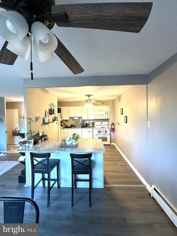 410 Chestnut Place - Photo 0
