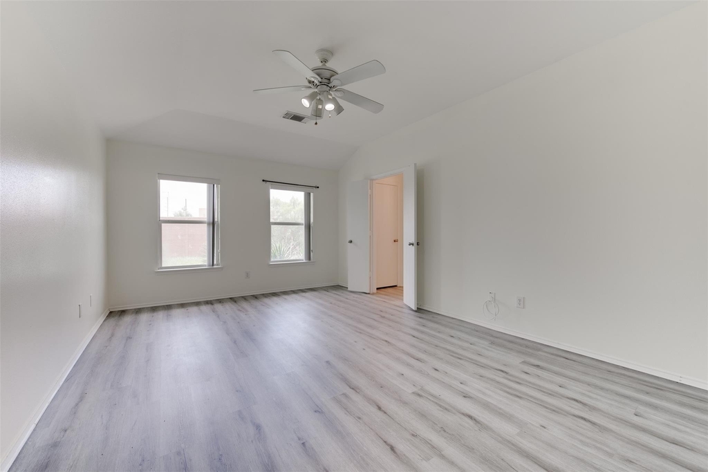 5918 Laramie River Court - Photo 19