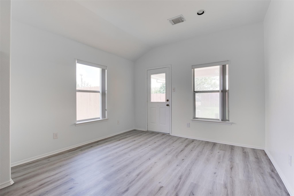 5918 Laramie River Court - Photo 15