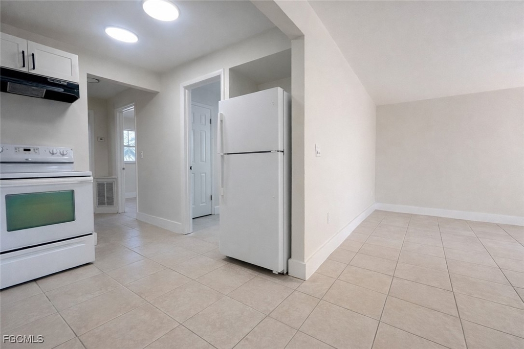 704 Karlov Street - Photo 4