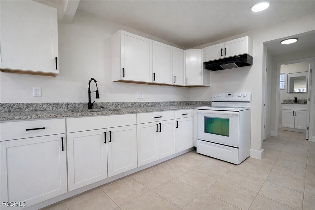 704 Karlov Street - Photo 5