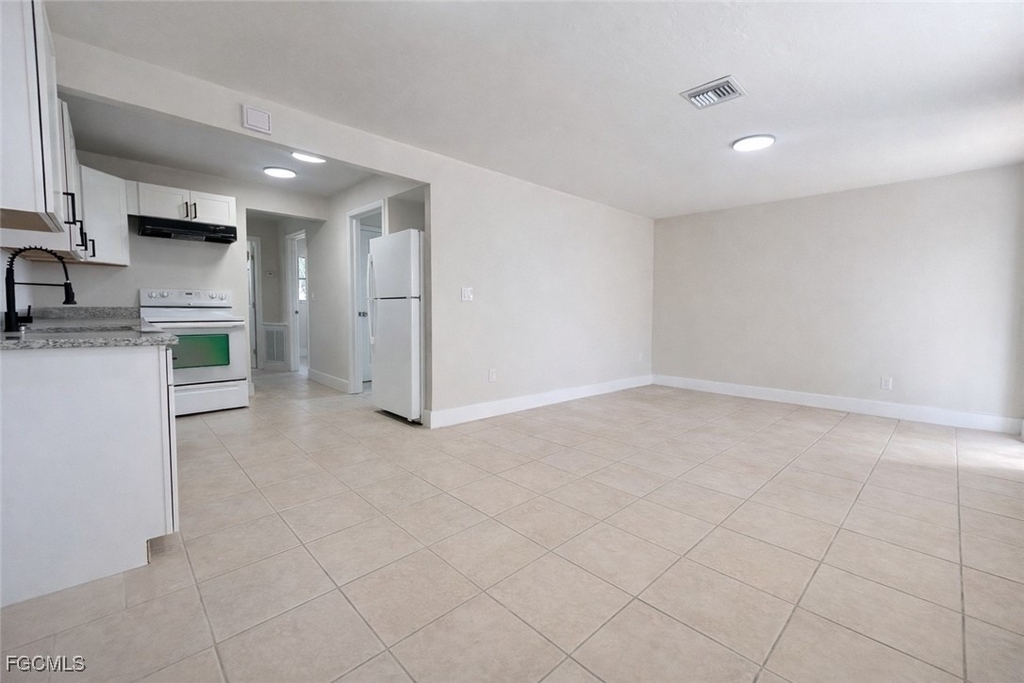 704 Karlov Street - Photo 3