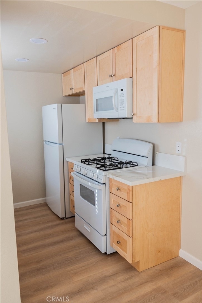 1219 N Edwards Street - Photo 10