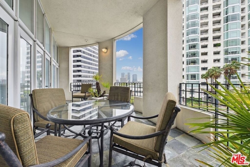 10351 Wilshire Boulevard - Photo 1