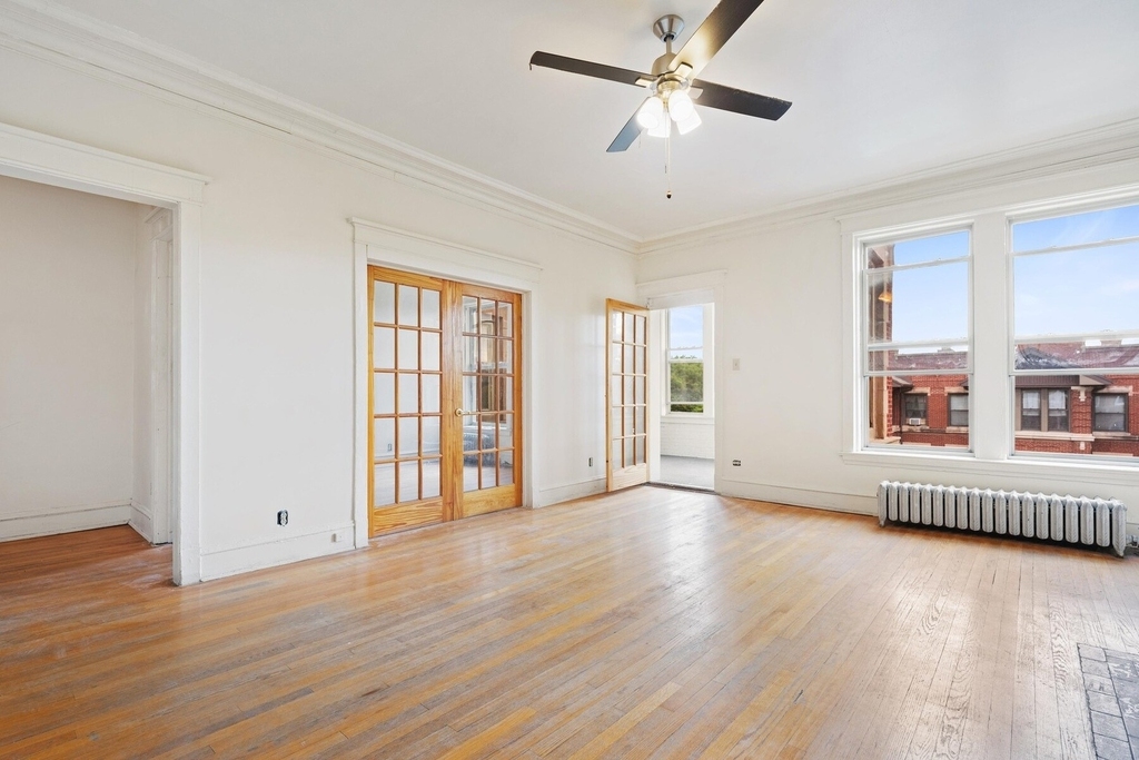 5126 S Greenwood Avenue - Photo 1
