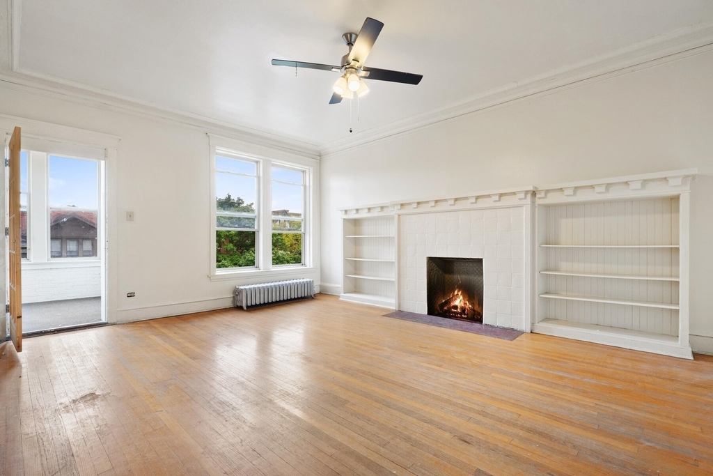 5126 S Greenwood Avenue - Photo 2