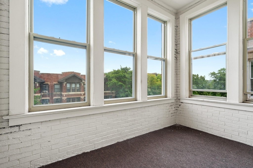 5126 S Greenwood Avenue - Photo 8