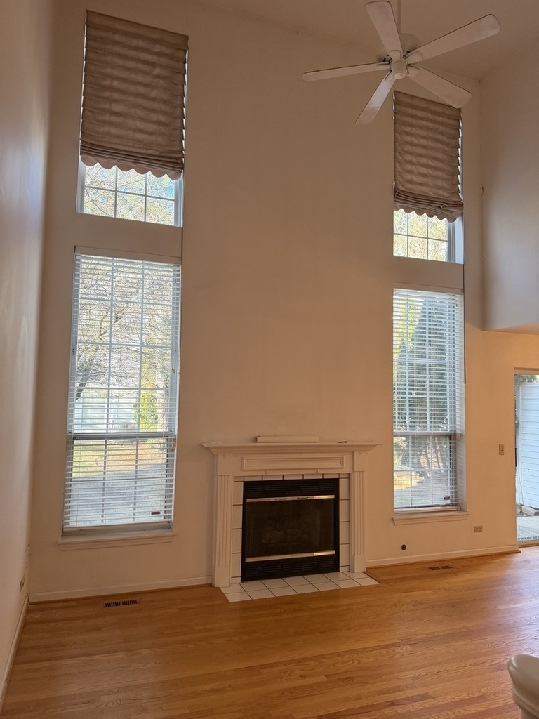 114 Woodbury Lane - Photo 3