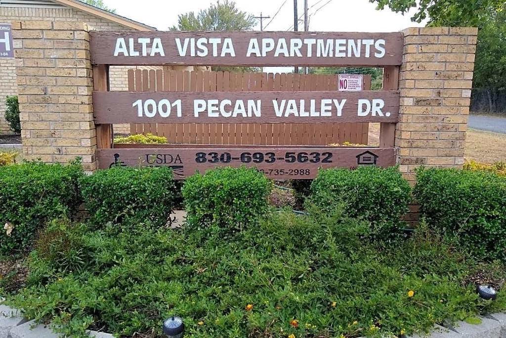1001 Pecan Valley Dr - Photo 6