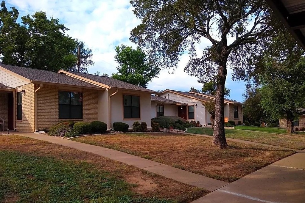 1001 Pecan Valley Dr - Photo 2