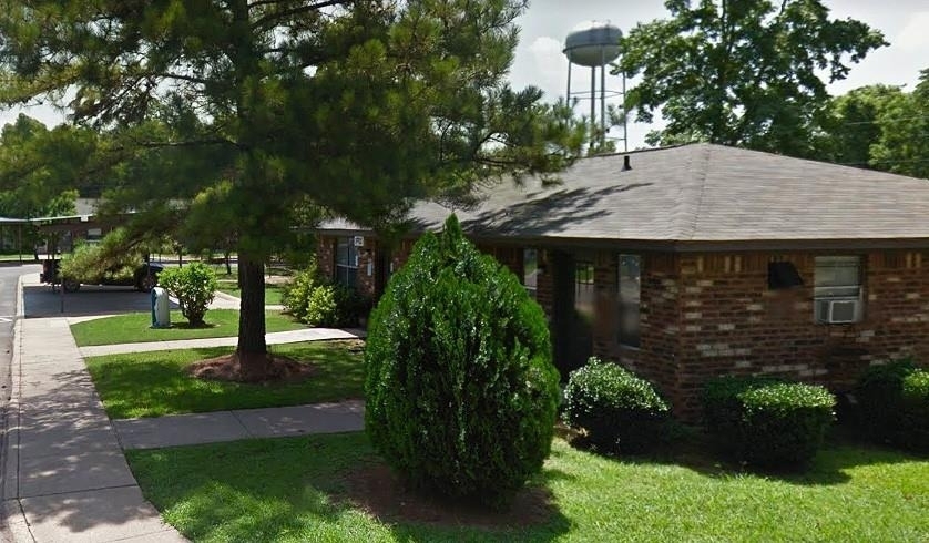 1020 Laura Mclean Drive - Photo 2