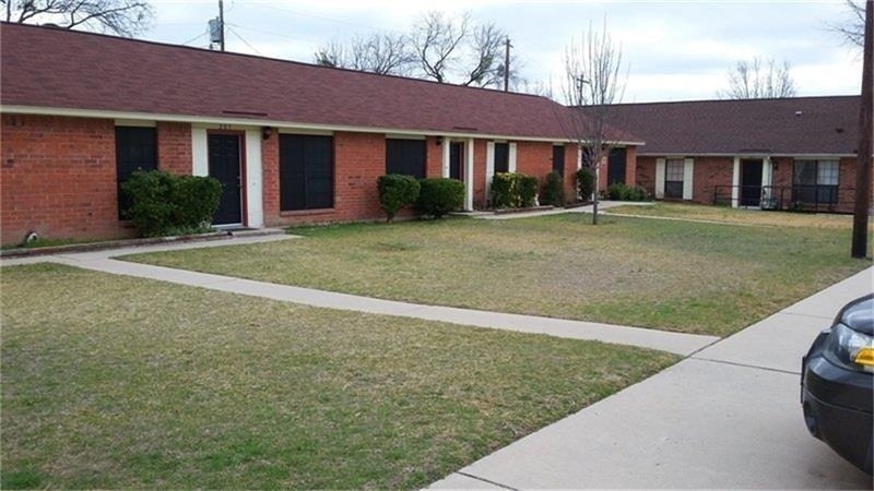 1311 Central Tx Expressway - Photo 1
