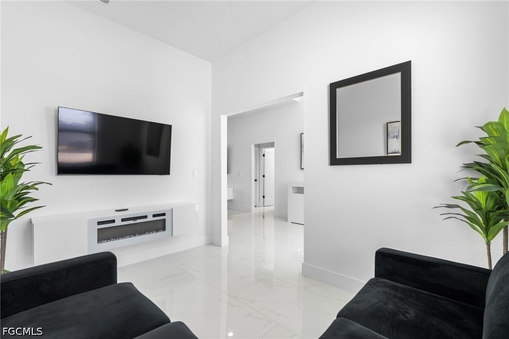 2608 25th Street W - Photo 3