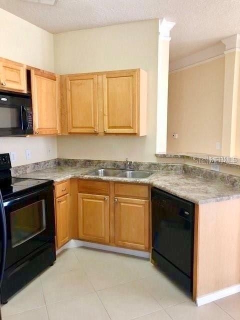 10538 Villa View Circle - Photo 2