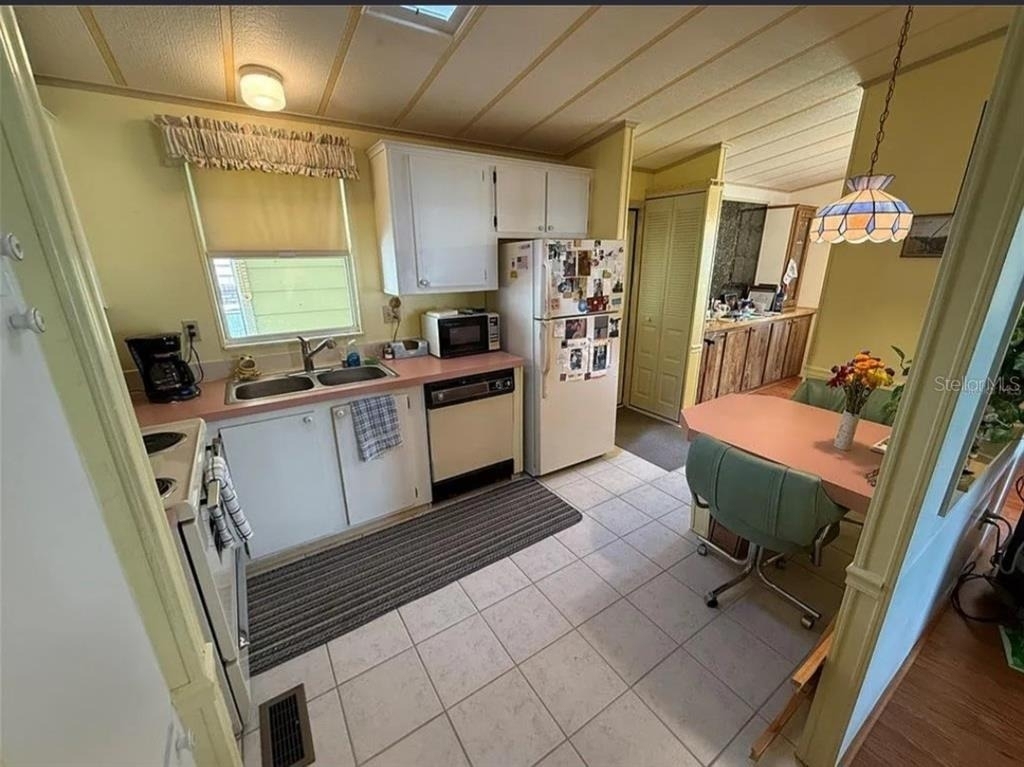 1532 W Schwartz Boulevard - Photo 6