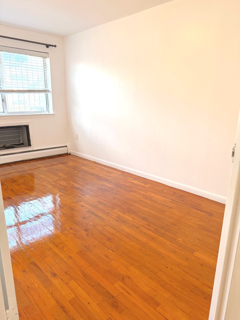 27-10 14th Street - Photo 13