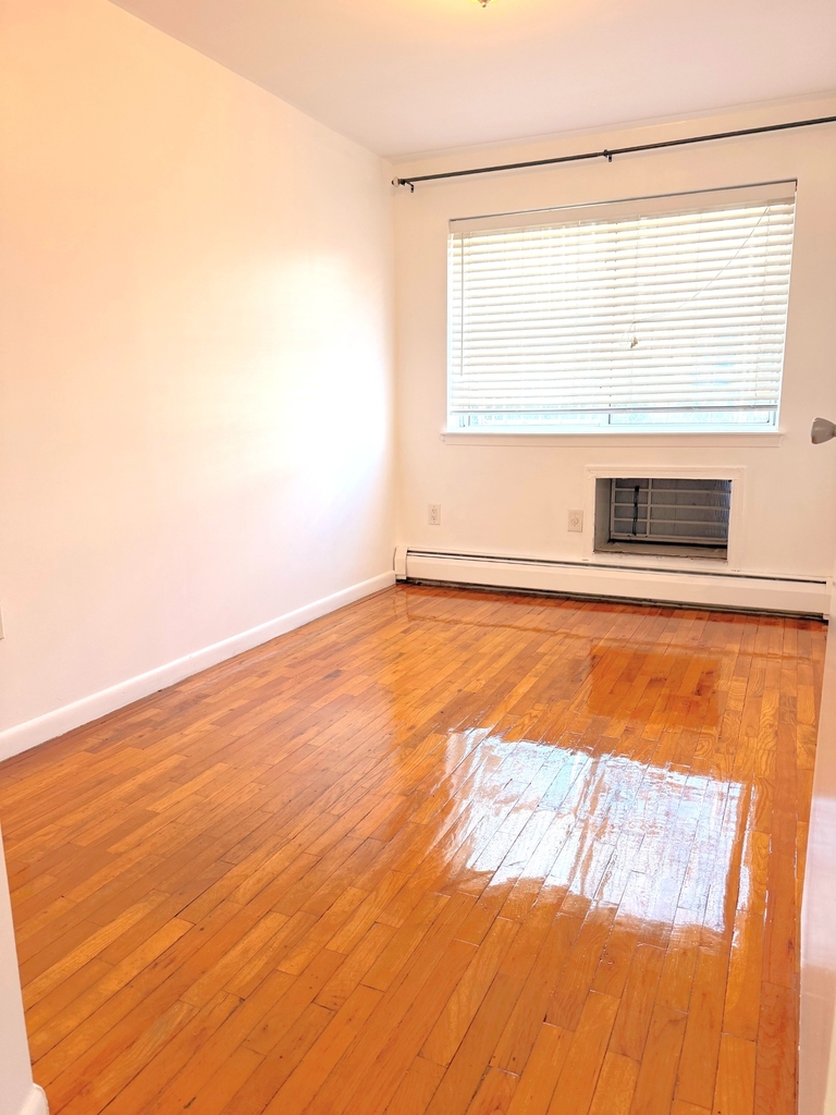 27-10 14th Street - Photo 11