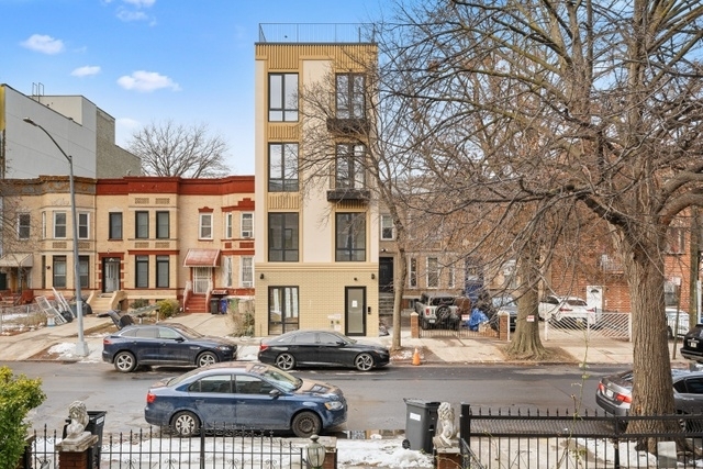 379 Hawthorne Street - Photo 11