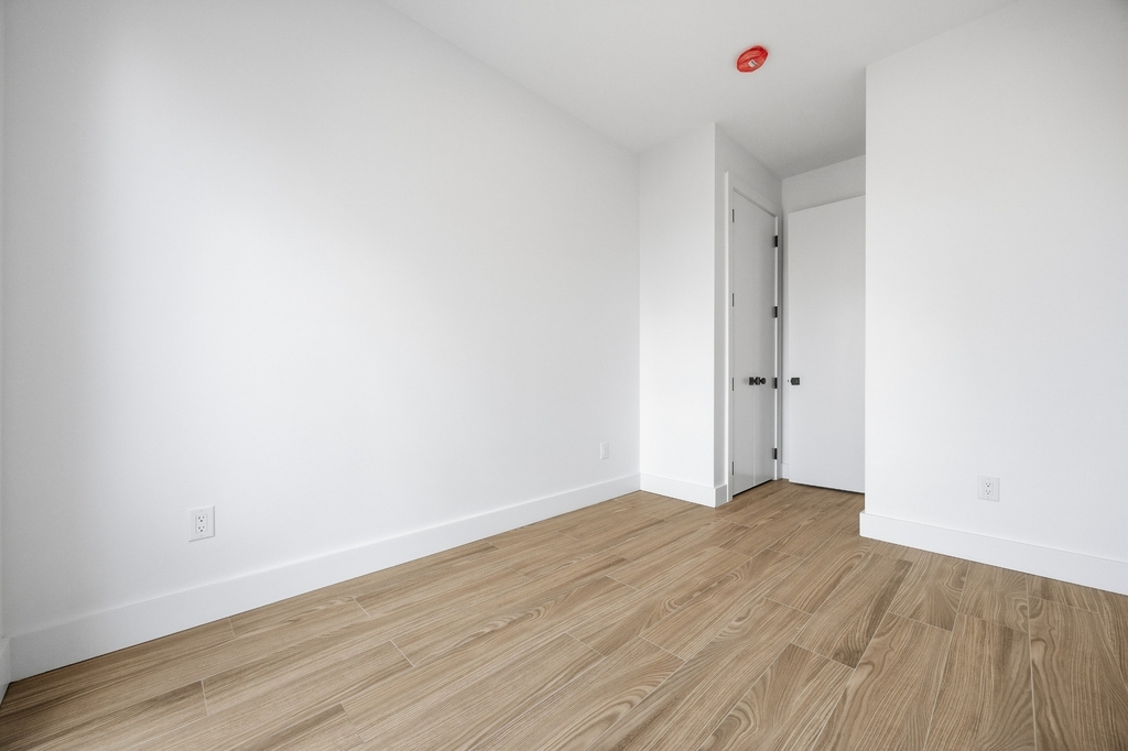 379 Hawthorne Street - Photo 5
