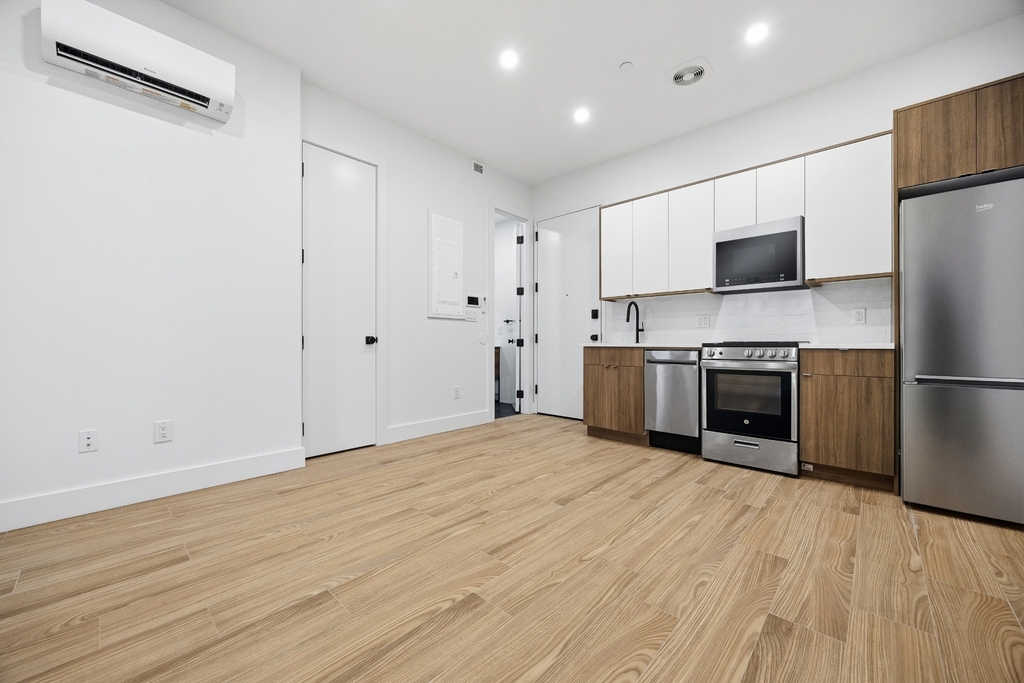 379 Hawthorne Street - Photo 0