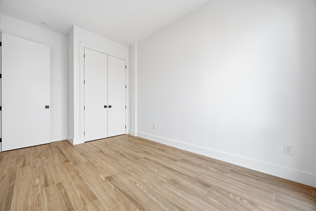 379 Hawthorne Street - Photo 7