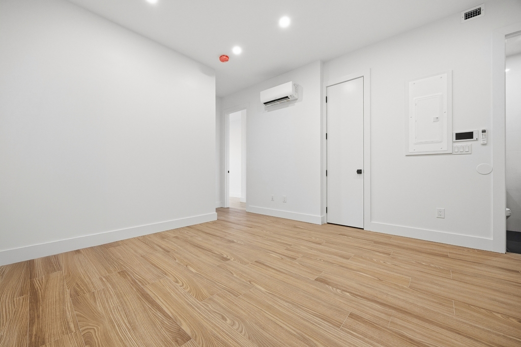 379 Hawthorne Street - Photo 4
