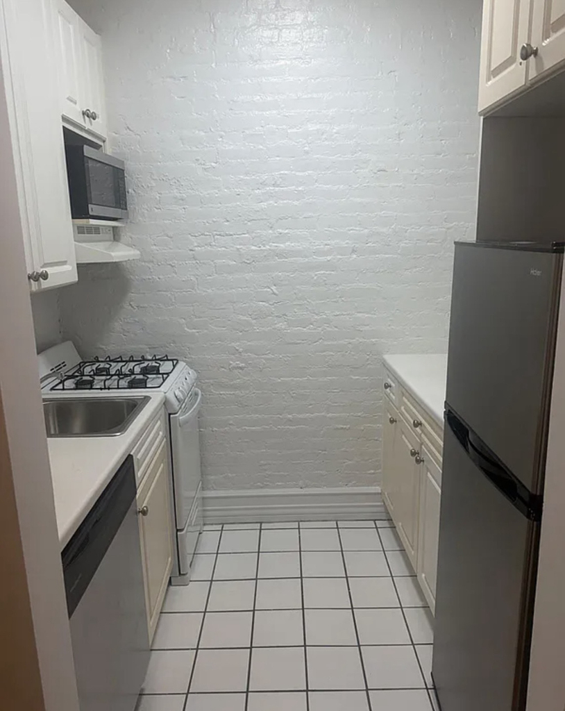 338 East 83rd Street - Photo 4