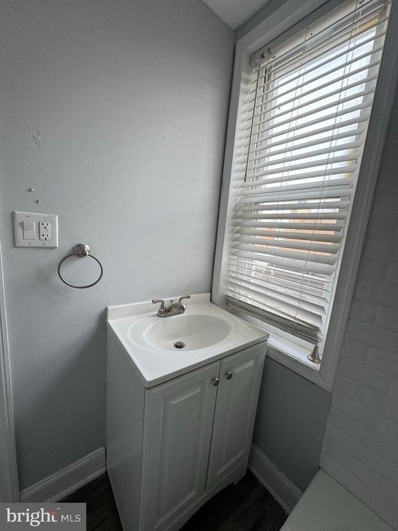 610 E 9th Street - Photo 6