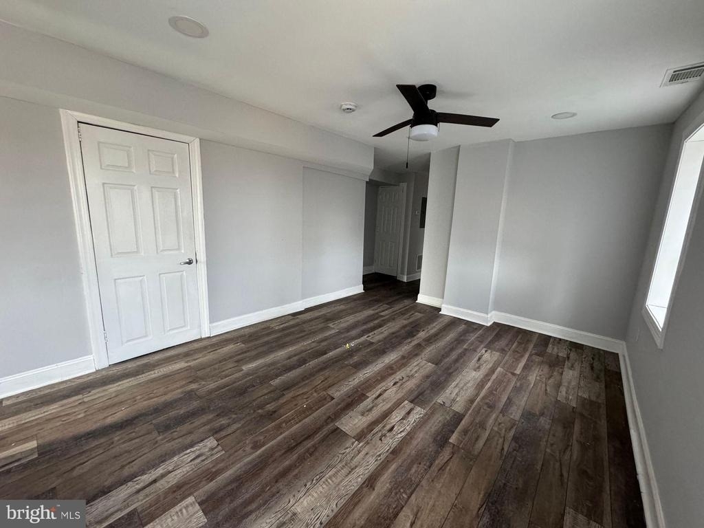 610 E 9th Street - Photo 5