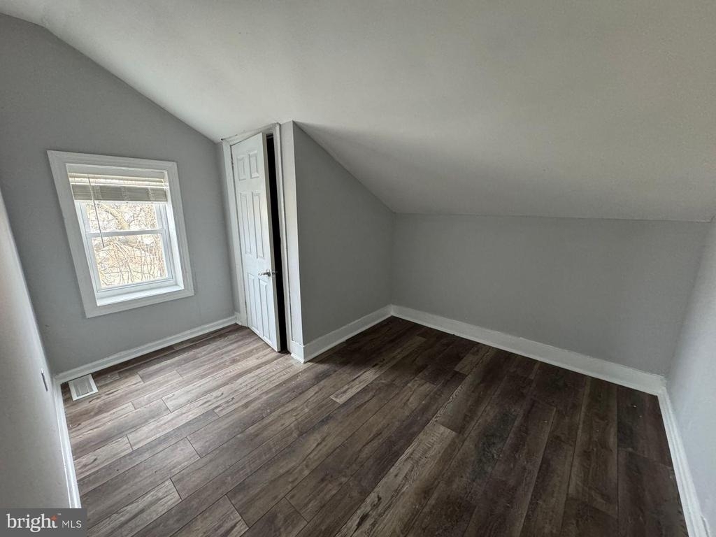610 E 9th Street - Photo 7