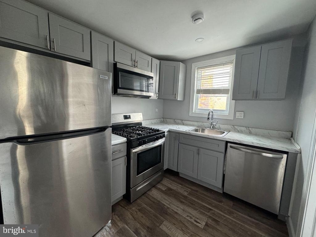 610 E 9th Street - Photo 1