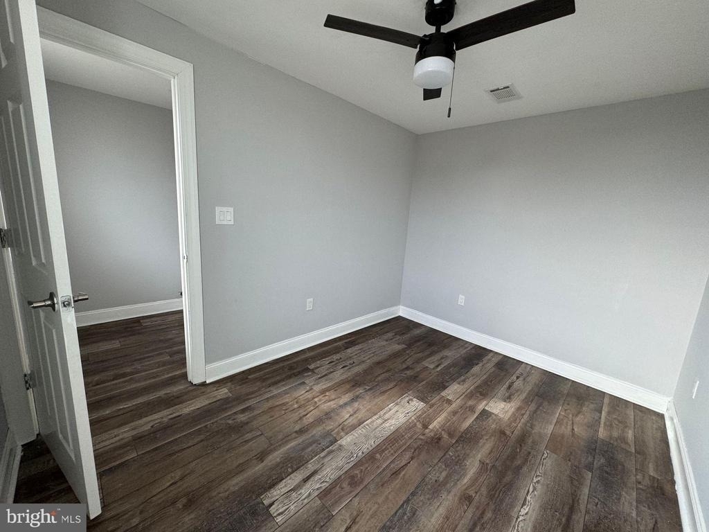610 E 9th Street - Photo 2