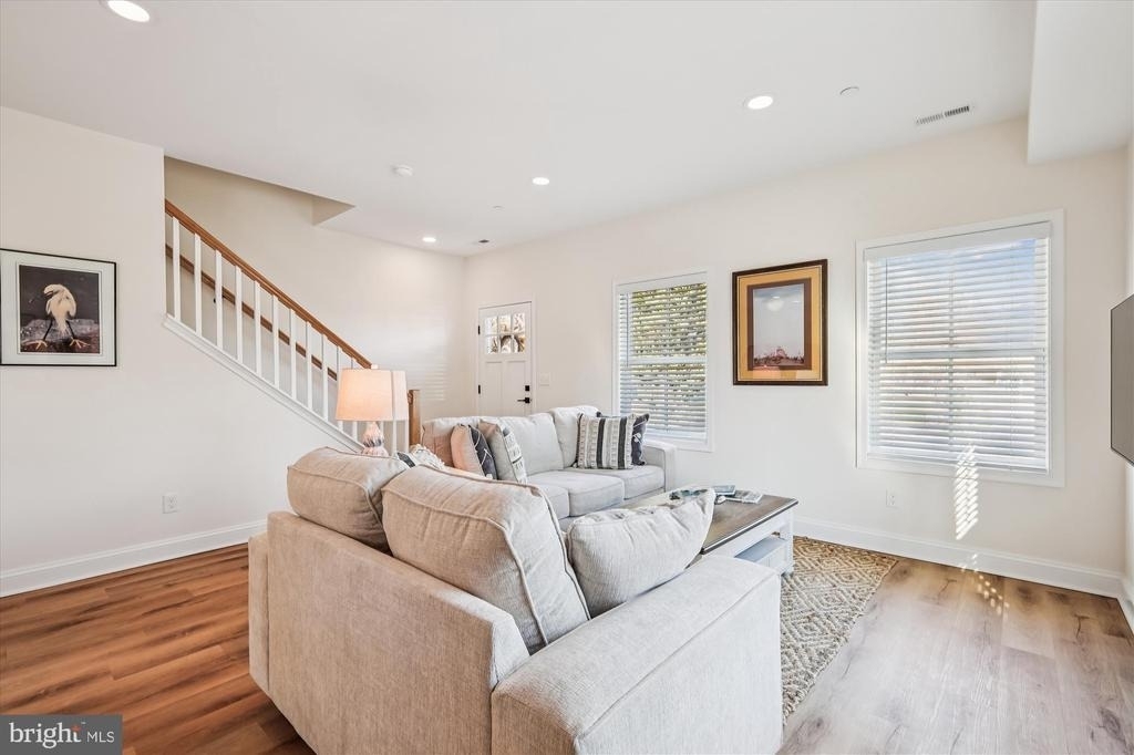 607 North Street - Photo 5