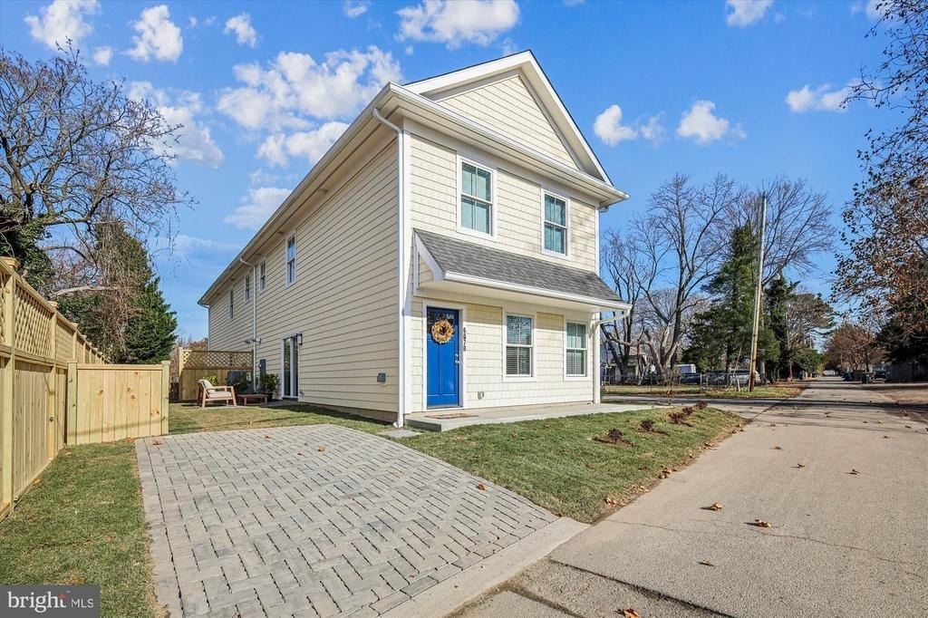 607 North Street - Photo 2