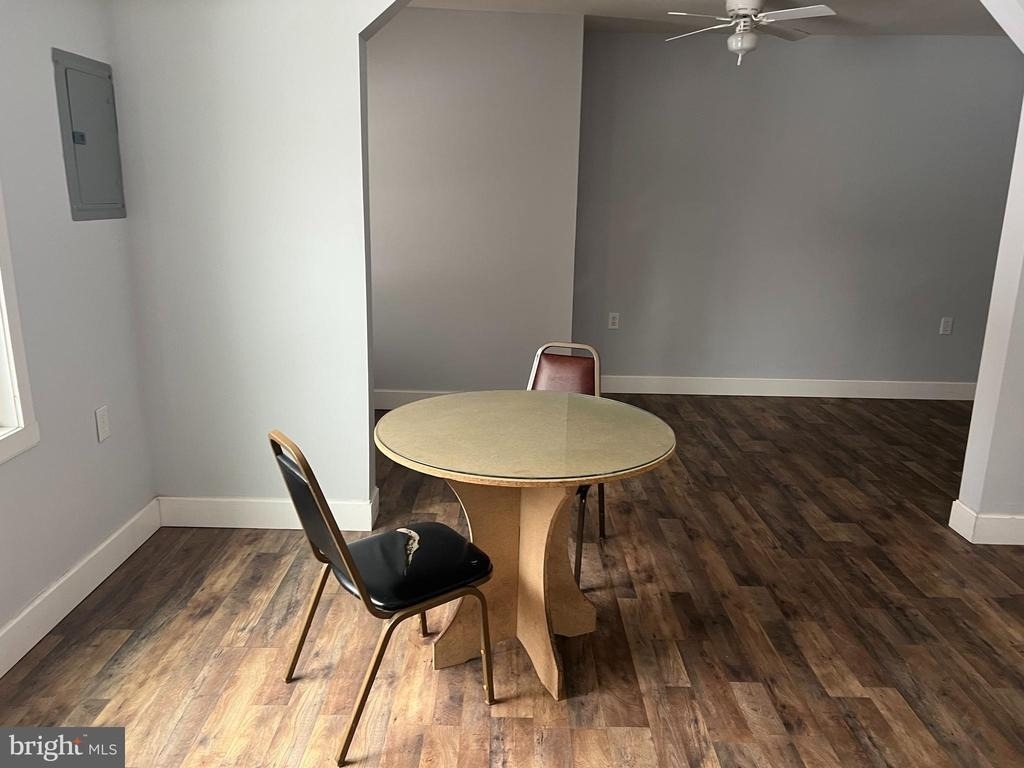 604 E Oak Street - Photo 5