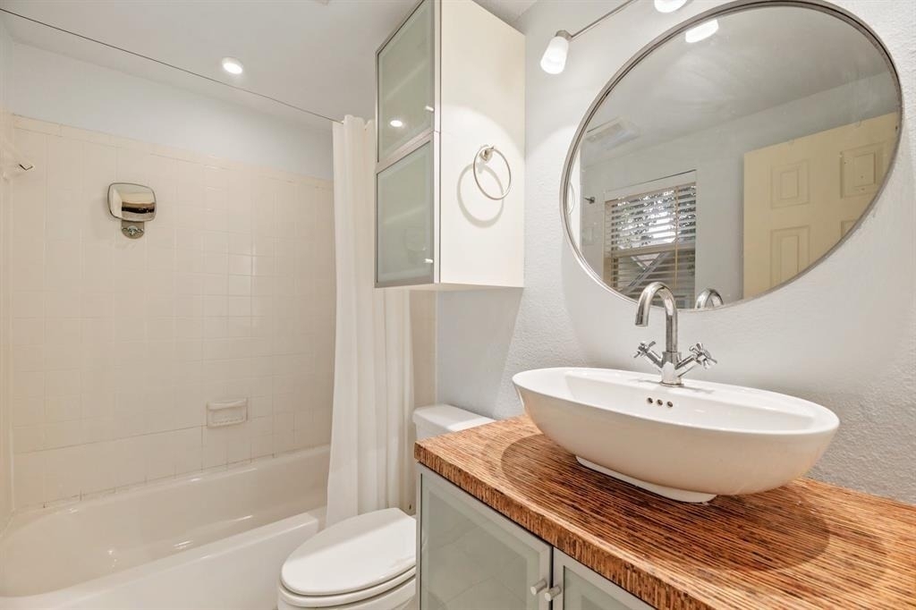 1110 W 22nd St - Photo 7