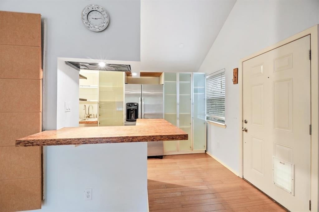 1110 W 22nd St - Photo 5