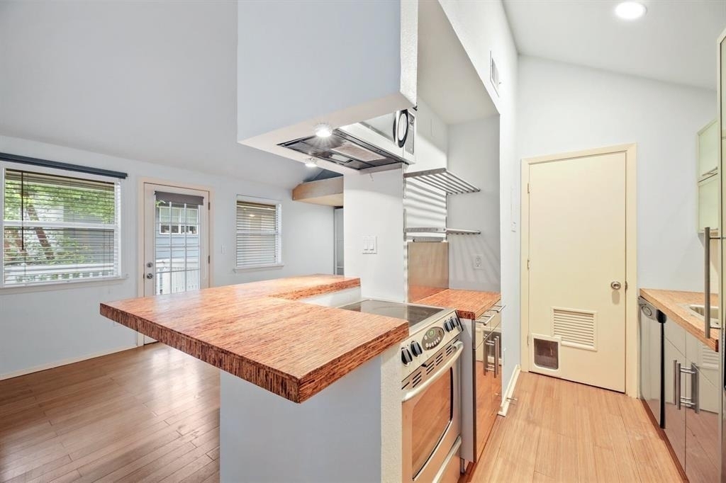 1110 W 22nd St - Photo 1