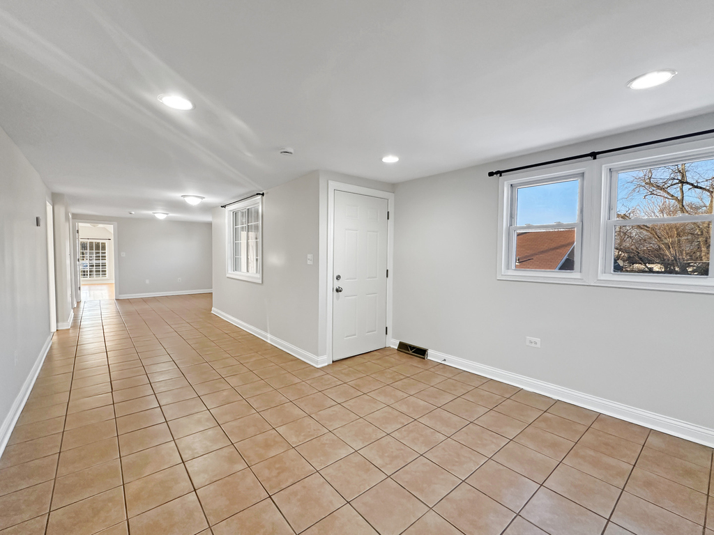3135 Chicago Road - Photo 4