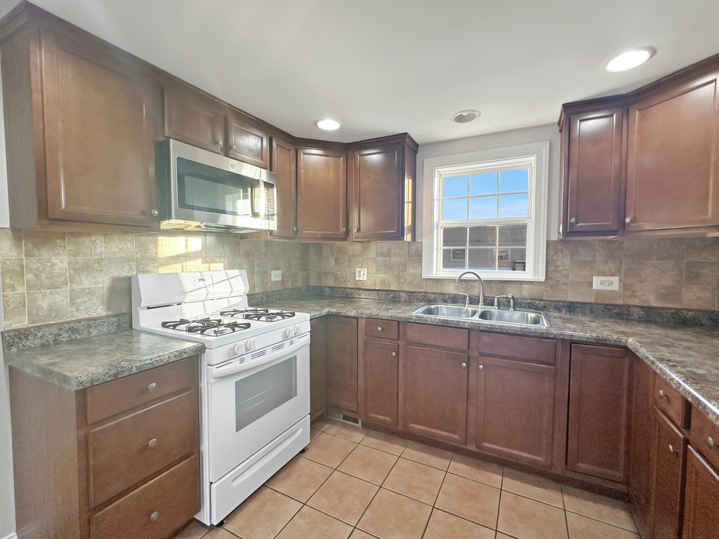 3135 Chicago Road - Photo 2