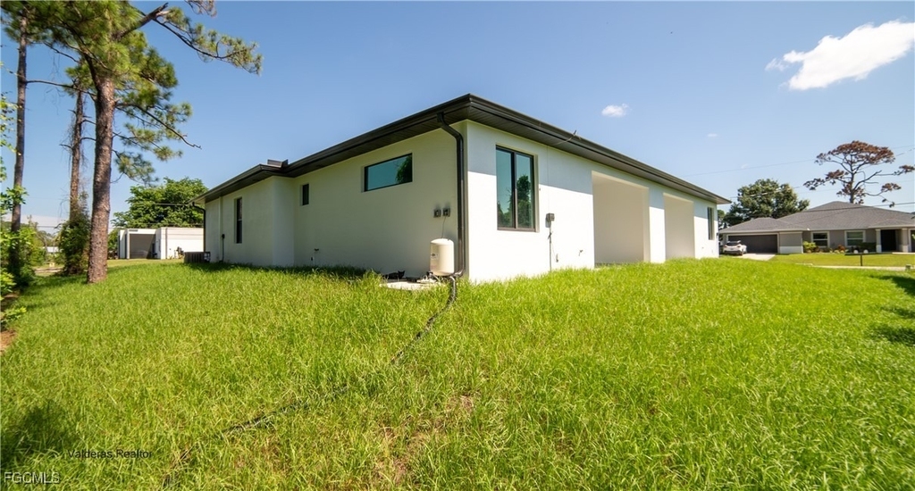 2401/2403 Matena Avenue S - Photo 3