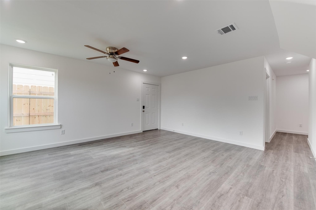 8128 Sterlingshire Street - Photo 5